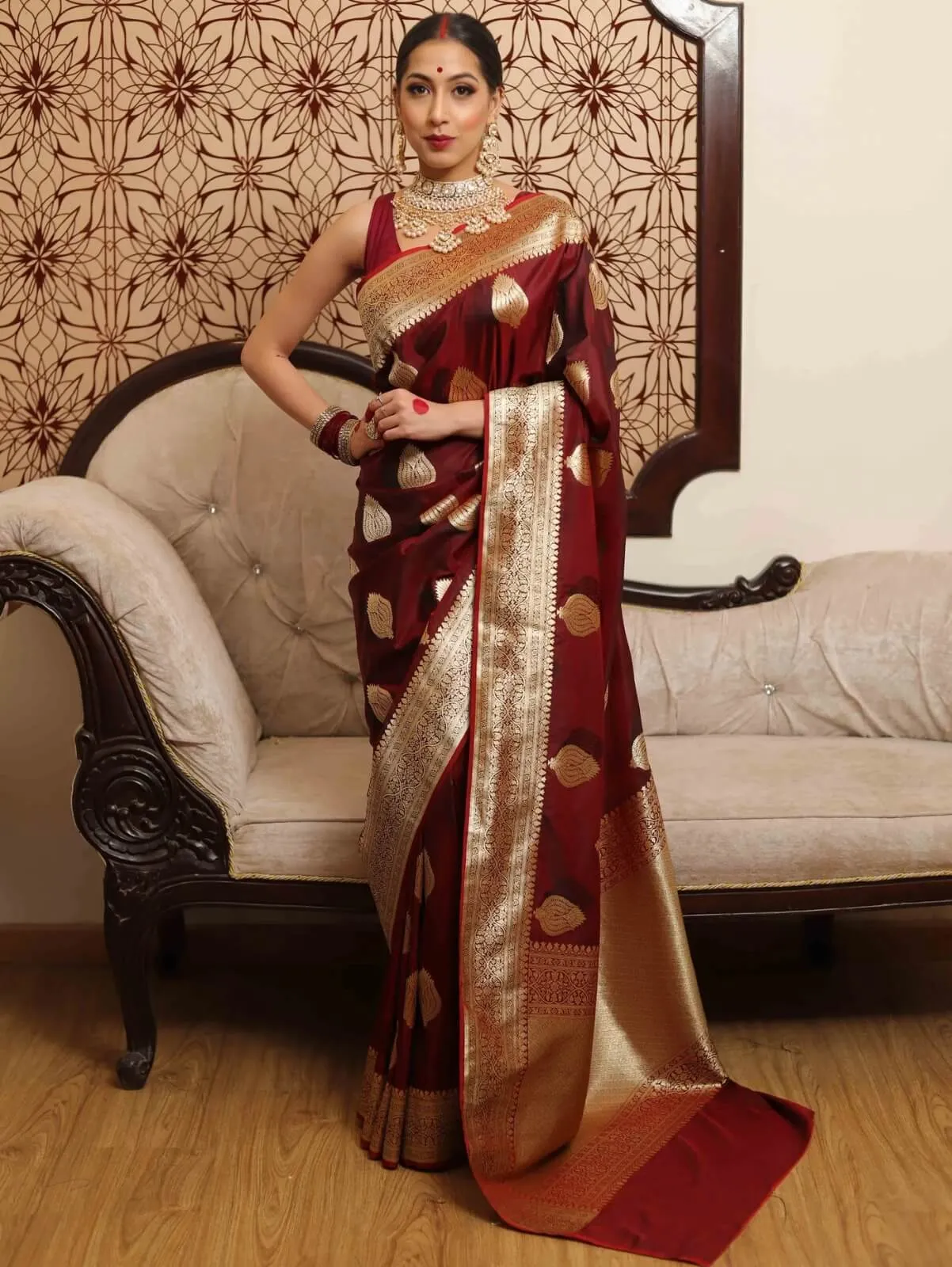 Charismatic Wine Soft Silk Saree With Verdant Blouse Piece