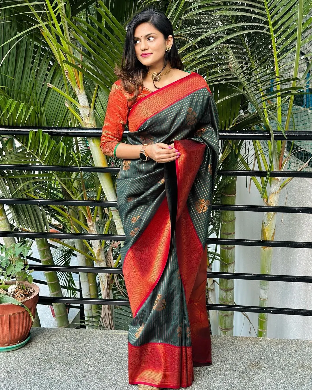 Ebullience Dark Green Soft Silk Saree With Eye-catching Blouse Piece
