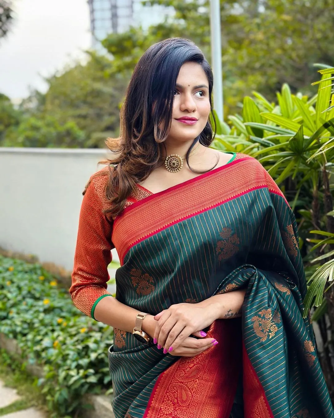Ebullience Dark Green Soft Silk Saree With Eye-catching Blouse Piece