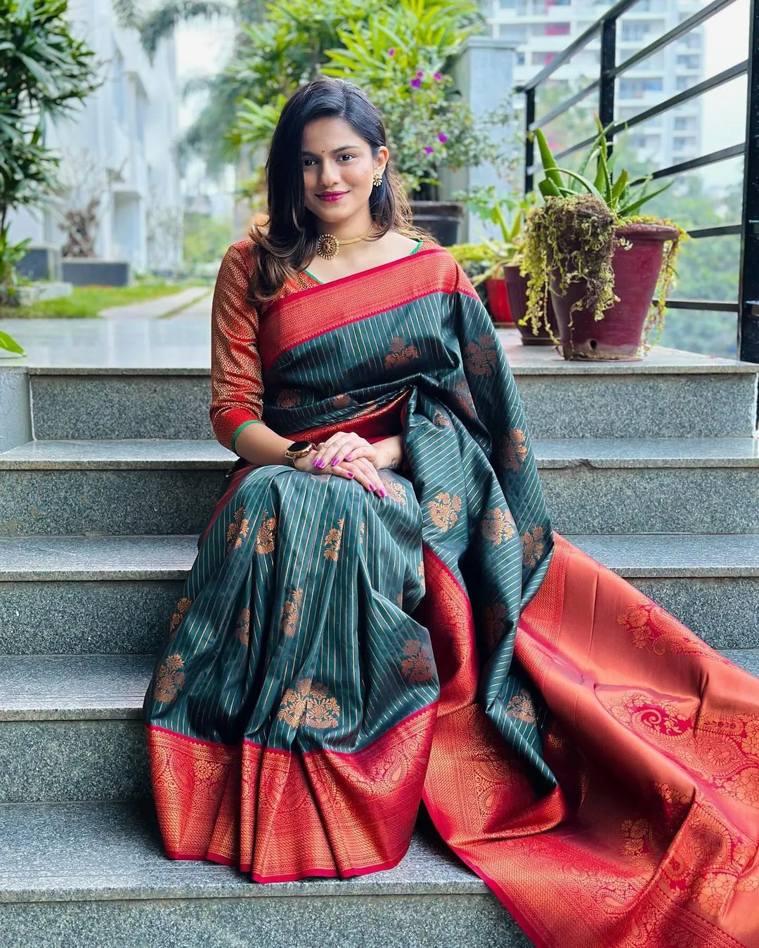 Ebullience Dark Green Soft Silk Saree With Eye-catching Blouse Piece