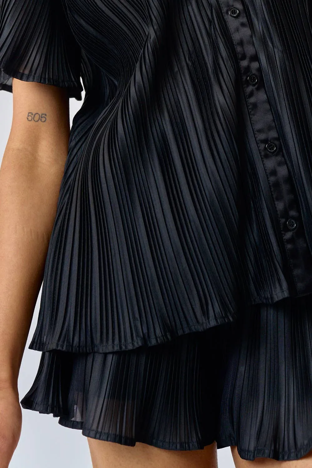 FEMME AND FLOWY PLEATED SHIRT TOP AND SHORTS SET BLACK / L