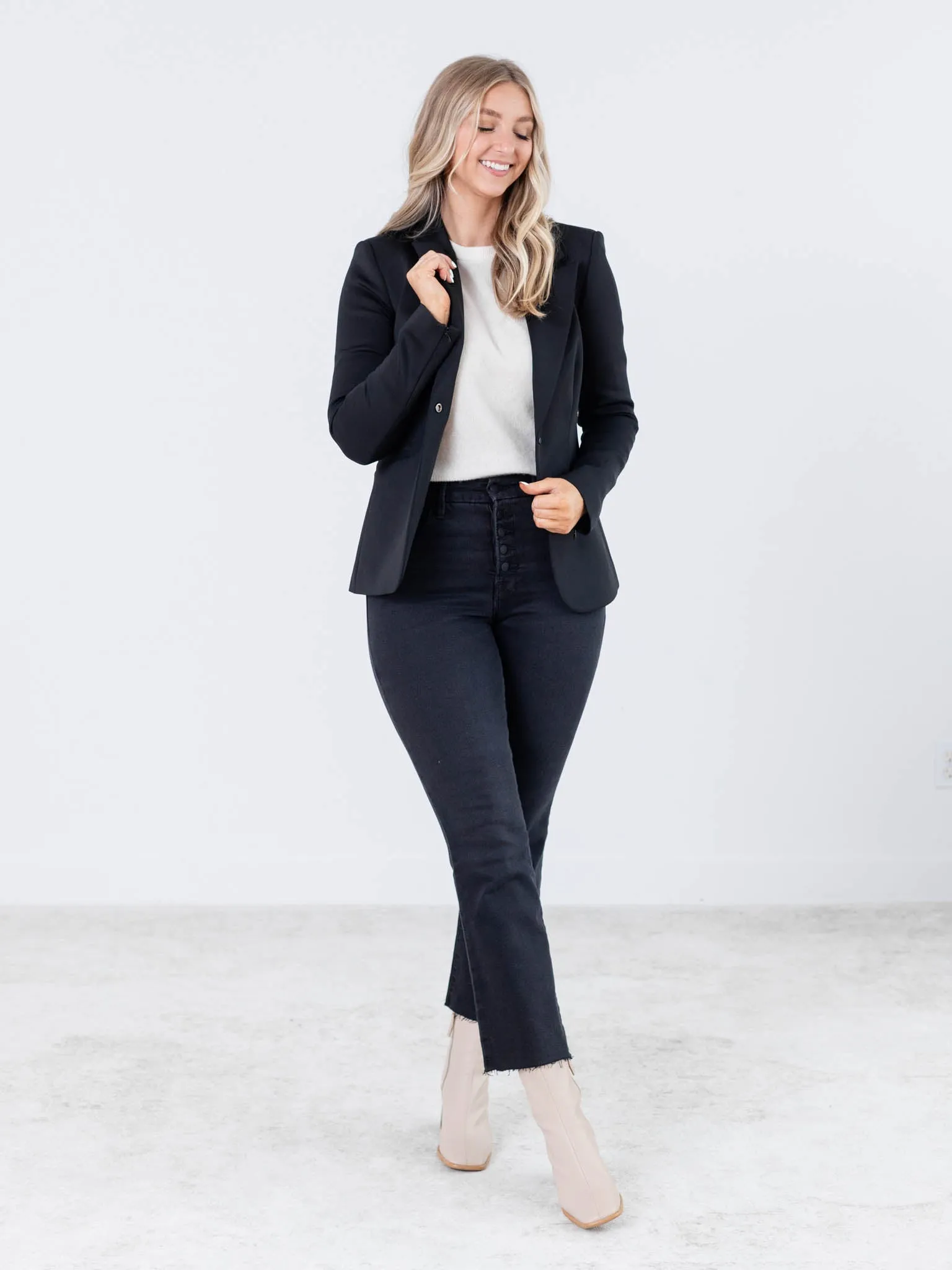 Good American Classic Sculpted Scuba Blazer