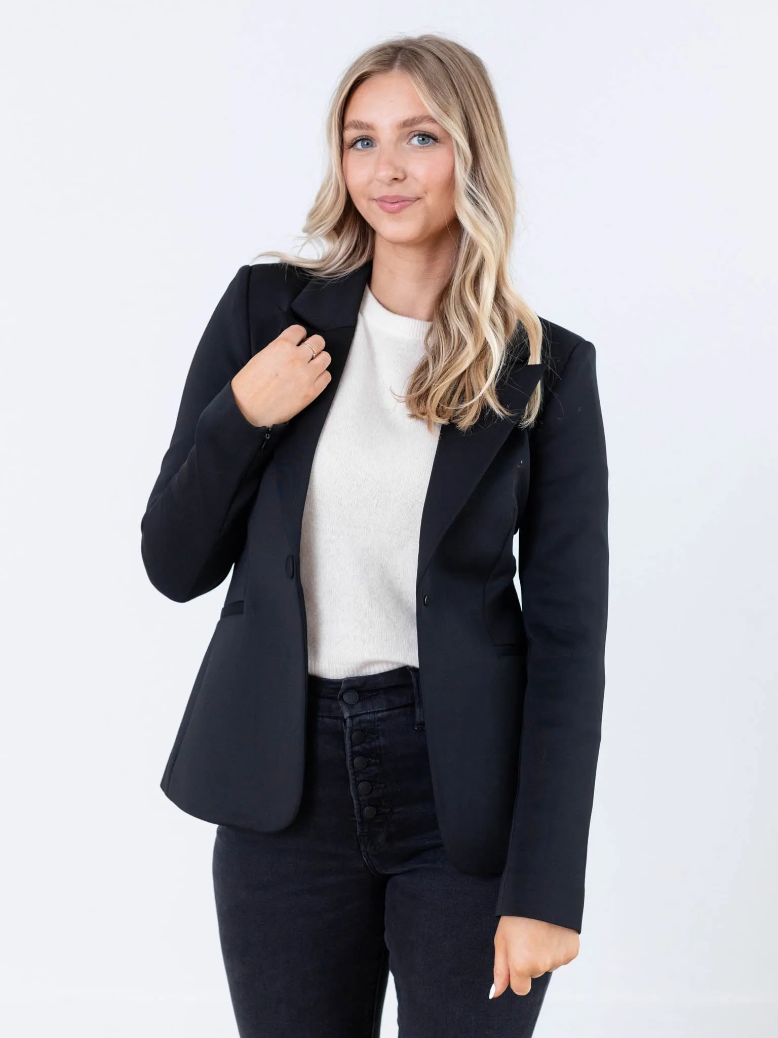 Good American Classic Sculpted Scuba Blazer