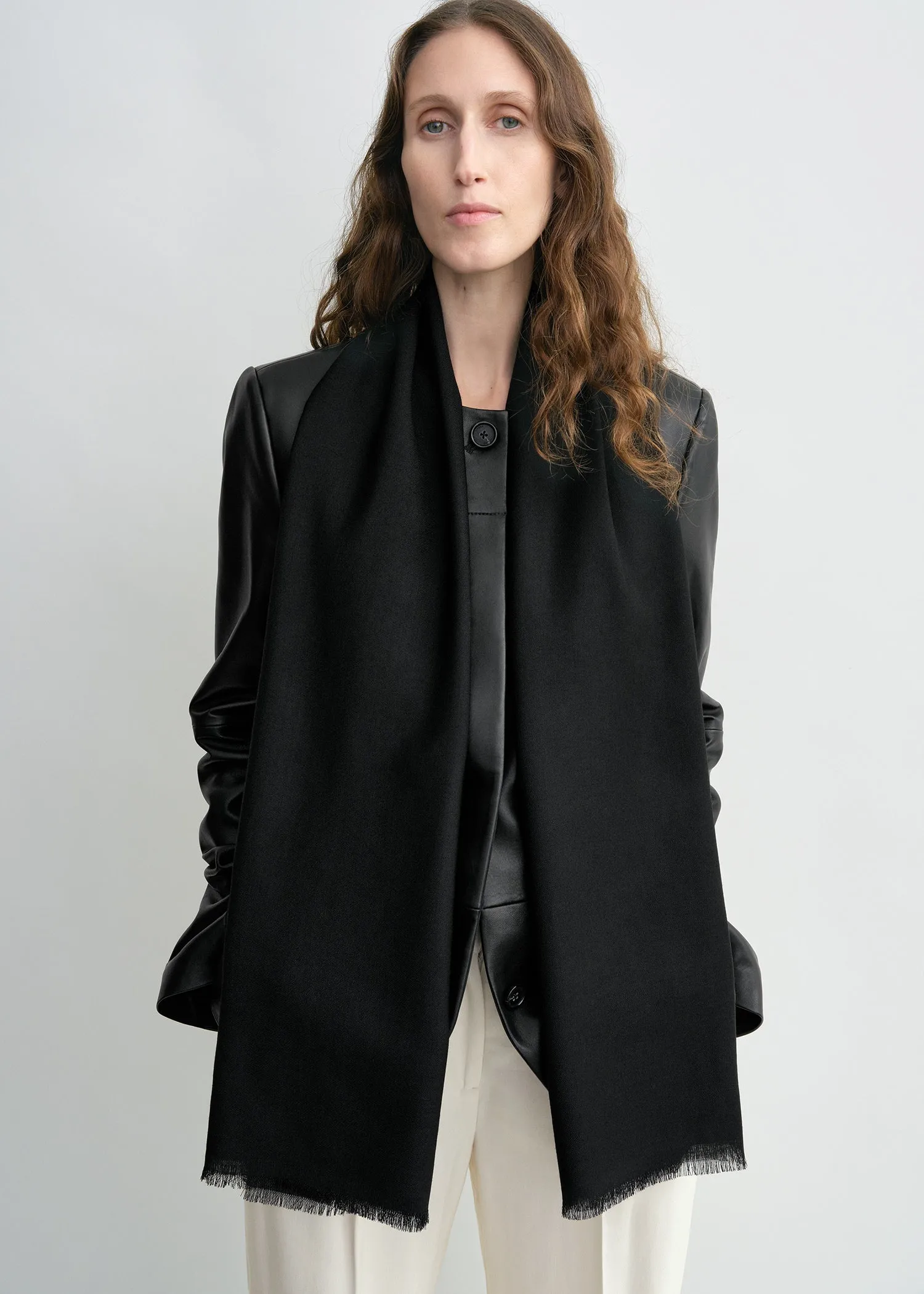 Light wool scarf black