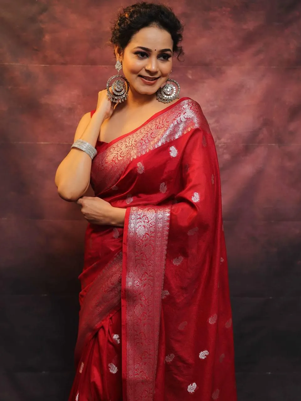 Radiant Red Soft Silk Saree With Resonant Blouse Piece
