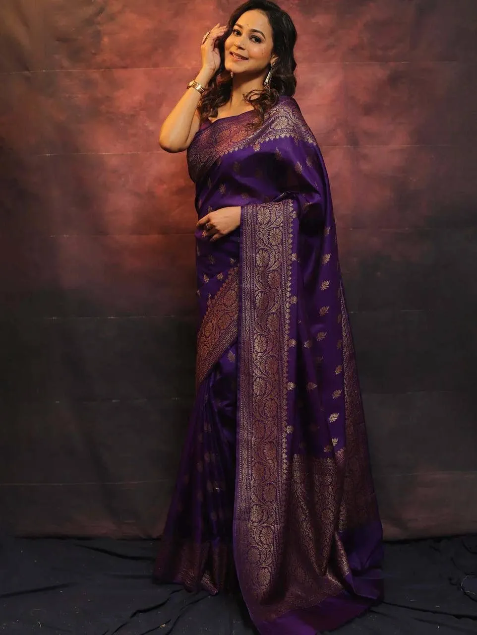 Seraphic Purple Soft Silk Saree With Ineffable Blouse Piece