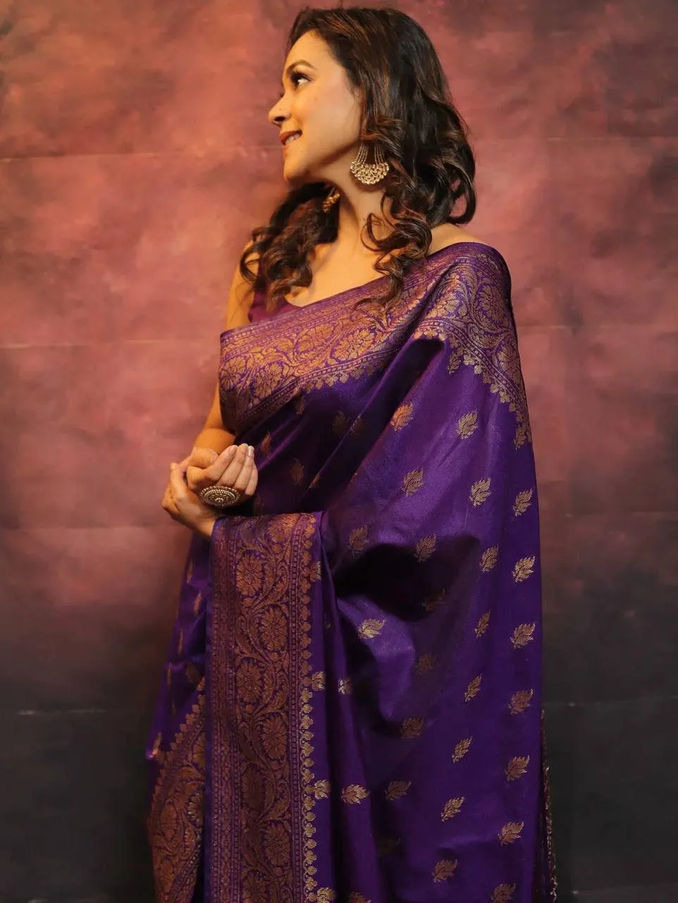 Seraphic Purple Soft Silk Saree With Ineffable Blouse Piece