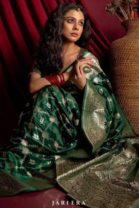 Sonorous Dark Green Soft Silk Saree With Aplomb Blouse Piece